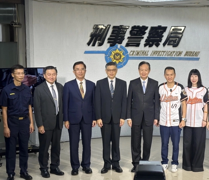 愛爾麗,刑事局,防彈盾牌